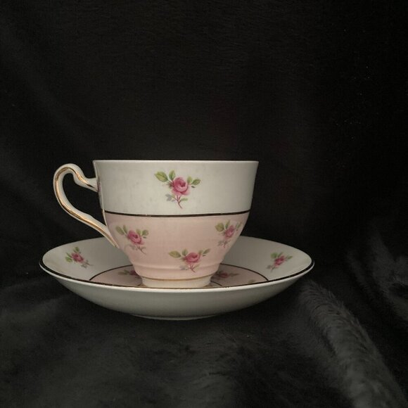 Vintage Elizabethan Taylor and Kent Roses Teacup and Saucer Set - Picture 2 of 6